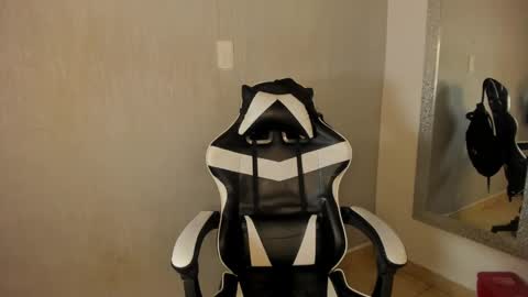 Julius Novachrono  online show from November 12, 7:35 pm