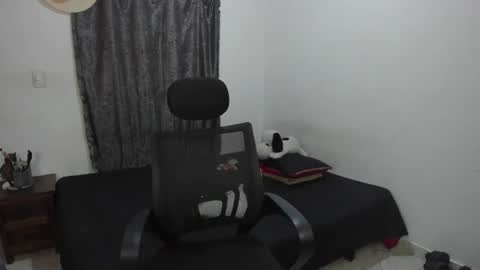 Snapshot of santiceballo chatting on April 16, 12:44 am Julius Novachrono online show from April 16, 12:44 am