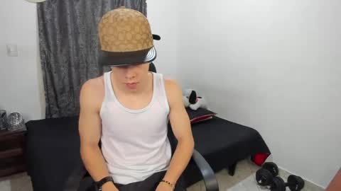 Snapshot of santiceballo chatting on April 23, 4:24 am Julius Novachrono online show from April 23, 4:24 am