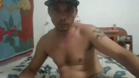 Snapshot of santichai561323 chatting on February 2, 1:15 am santichai561323 online show from February 2, 1:15 am