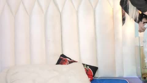 Snapshot of santsara chatting on July 7, 12:20 pm SANTSARA online show from July 7, 12:20 pm