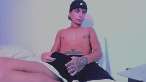 santy online show from February 7, 1:09 am