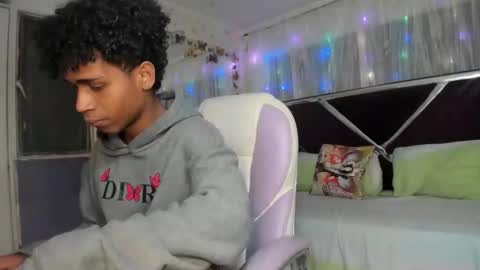 santy online show from March 24, 11:48 am