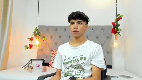 Snapshot of santy_carrington chatting on December 24, 12:55 pm Santiago Carrington online show from December 24, 12:55 pm