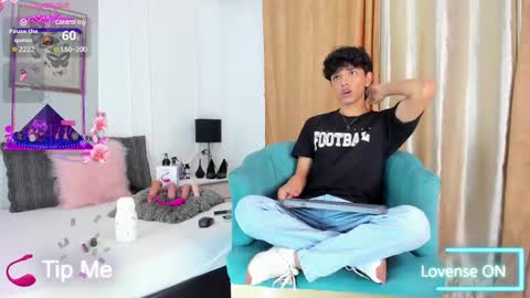 Snapshot of santy_carrington chatting on February 12, 8:50 pm Santiago Carrington online show from February 12, 8:50 pm