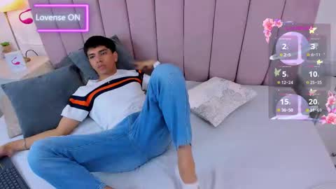 Snapshot of santy_carrington chatting on March 11, 7:53 pm Santiago Carrington online show from March 11, 7:53 pm