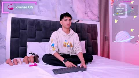 Snapshot of santy_carrington chatting on March 30, 9:49 pm Santiago Carrington online show from March 30, 9:49 pm