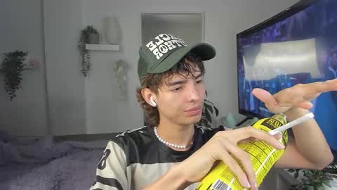 kitty online show from December 3, 3:58 am