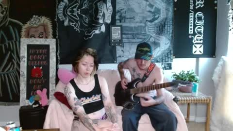 Snapshot of sappysex chatting on July 31, 3:33 pm Her name is Sage His name is Nick online show from July 31, 3:33 pm