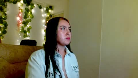 sara912679 online show from May 21, 1:40 pm