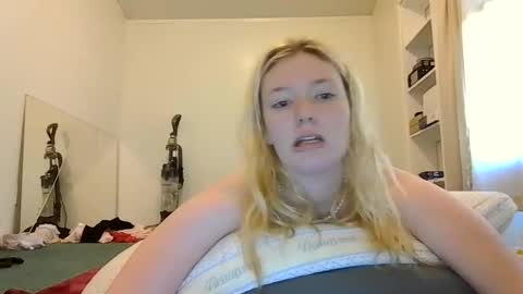 Snapshot of sara9920 chatting on March 28, 4:17 pm sara9920 online show from March 28, 4:17 pm