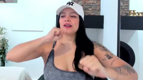 Snapshot of sara__michell chatting on October 1, 12:00 pm online show from October 1, 12:00 pm