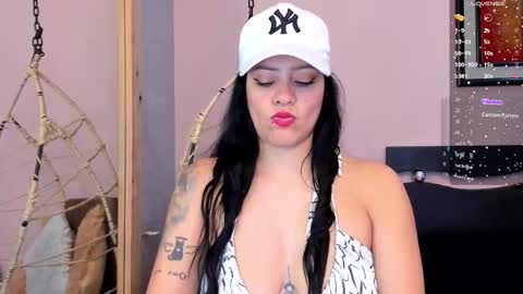 Snapshot of sara__michell chatting on October 16, 12:06 pm online show from October 16, 12:06 pm