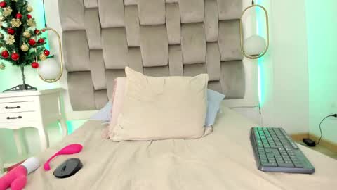 Sara online show from December 15, 7:13 am