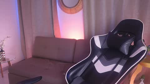 Sara  online show from January 17, 3:43 pm