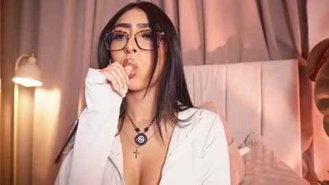 Sara  online show from May 8, 2:28 am