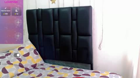 Sara  online show from February 10, 1:04 pm