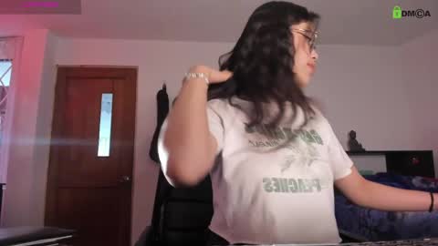 Snapshot of sara_aster chatting on April 3, 10:30 pm sara_aster online show from April 3, 10:30 pm