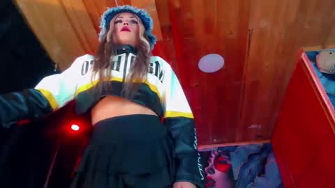 sara_buck online show from April 14, 6:19 am