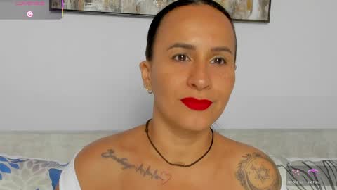 Snapshot of sara_charmy chatting on April 6, 11:44 am online show from April 6, 11:44 am