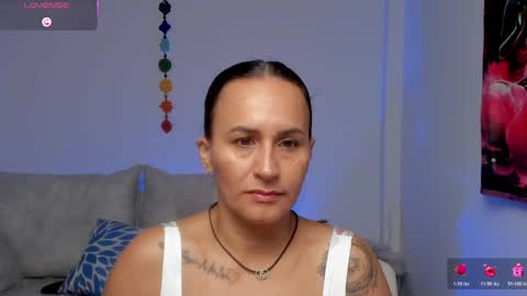 Snapshot of sara_charmy chatting on May 1, 10:09 am online show from May 1, 10:09 am
