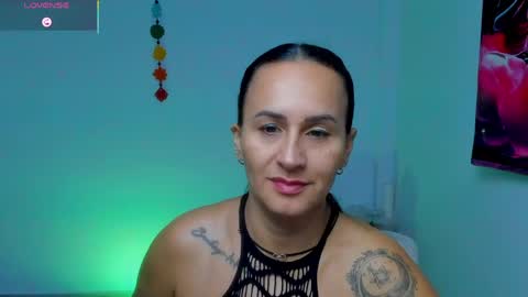 Snapshot of sara_charmy chatting on May 8, 11:04 am online show from May 8, 11:04 am