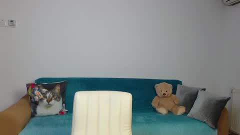 Im Sara I am happy to be here  online show from December 4, 6:06 pm