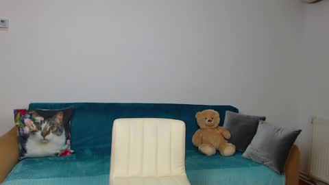 Im Sara I am happy to be here  online show from January 22, 9:10 pm