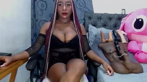 Snapshot of sara_greyx chatting on September 28, 3:17 pm Sara Greyx online show from September 28, 3:17 pm