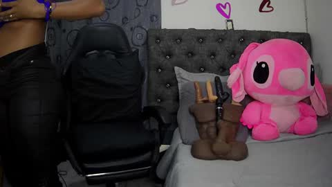 Snapshot of sara_greyx chatting on May 31, 12:41 am Sara Greyx online show from May 31, 12:41 am