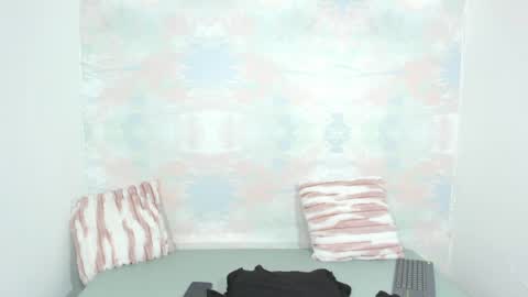 sara_hannks online show from April 21, 3:28 pm