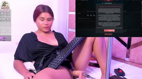 Snapshot of sara_hil chatting on December 31, 8:15 am Sara online show from December 31, 8:15 am