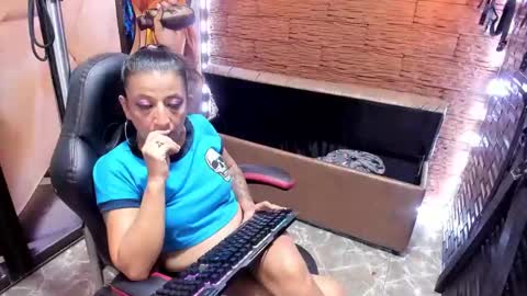 Snapshot of sara_hot_2 chatting on December 21, 3:03 am no limits sarah online show from December 21, 3:03 am