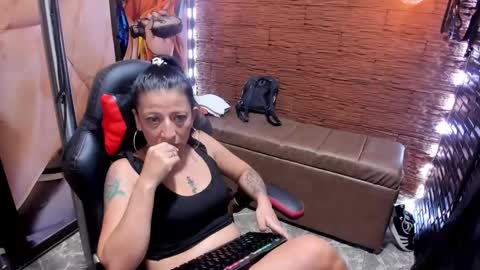Snapshot of sara_hot_2 chatting on January 15, 3:22 am no limits sarah online show from January 15, 3:22 am