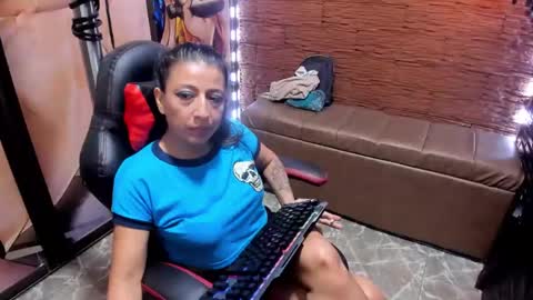 Snapshot of sara_hot_2 chatting on January 18, 2:58 am no limits sarah online show from January 18, 2:58 am
