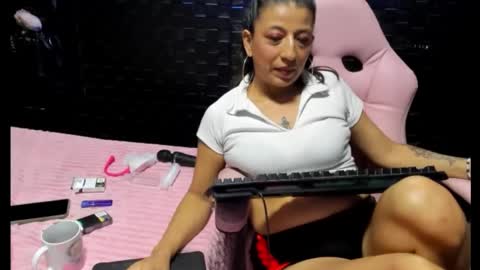 Snapshot of sara_hot_2 chatting on February 14, 3:33 am no limits sarah online show from February 14, 3:33 am