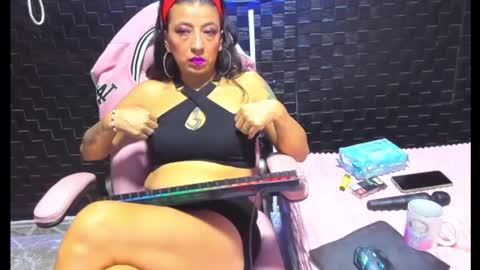 Snapshot of sara_hot_2 chatting on February 18, 11:41 pm no limits sarah online show from February 18, 11:41 pm