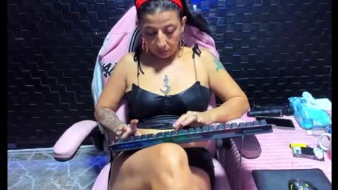 Snapshot of sara_hot_2 chatting on February 20, 3:56 am no limits sarah online show from February 20, 3:56 am