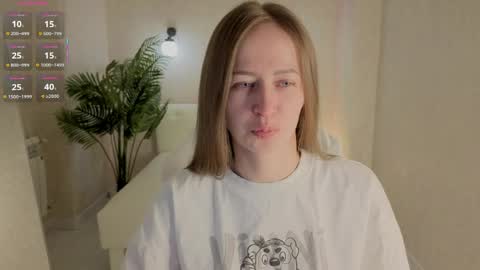 Snapshot of sara_hwan chatting on April 2, 5:27 am sara_hwan online show from April 2, 5:27 am