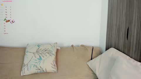 Sara  new account  give me thomb up  Follow me   help me reach 15k followers again   online show from February 9, 11:36 pm