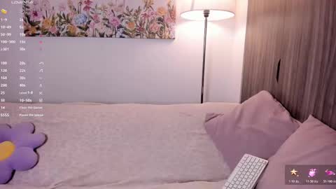 Sara  new account  give me thomb up  Follow me   help me reach 15k followers again   online show from October 20, 10:10 pm