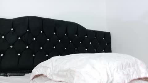 Snapshot of sara_kurttt chatting on February 18, 9:33 pm SARA online show from February 18, 9:33 pm