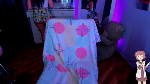 Snapshot of sara_leenn chatting on January 19, 8:29 am online show from January 19, 8:29 am