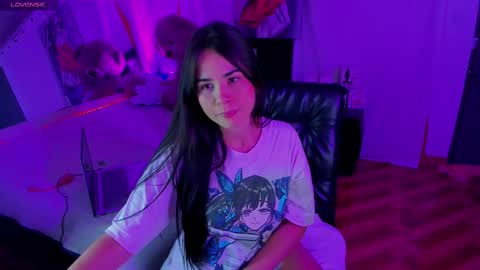 Snapshot of sara_leenn chatting on February 14, 4:47 am online show from February 14, 4:47 am