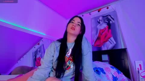 Snapshot of sara_leenn chatting on February 23, 9:59 pm online show from February 23, 9:59 pm