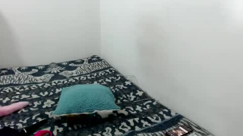 Snapshot of sara_love43 chatting on February 18, 3:21 am Sara love online show from February 18, 3:21 am