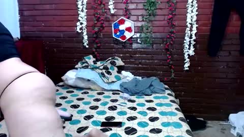 Snapshot of sara_love43 chatting on February 25, 3:31 am Sara love online show from February 25, 3:31 am