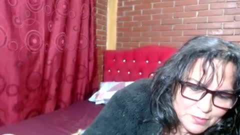 Snapshot of sara_love43 chatting on June 20, 6:27 am Sara love online show from June 20, 6:27 am