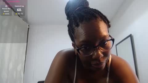 Snapshot of sara_marks chatting on April 21, 11:05 am S A R A online show from April 21, 11:05 am