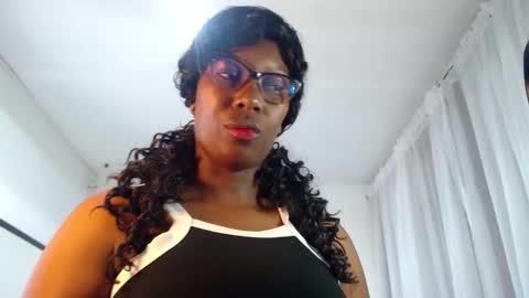 Snapshot of sara_marks chatting on April 27, 10:57 am S A R A online show from April 27, 10:57 am